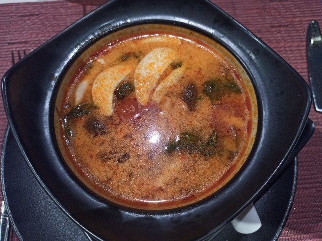 tom yam soup mekong anantara