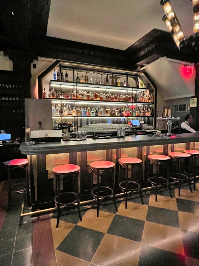 Chez Francis Brasserie Bar